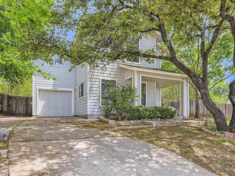 1520 Curameng Cv — Photo 2