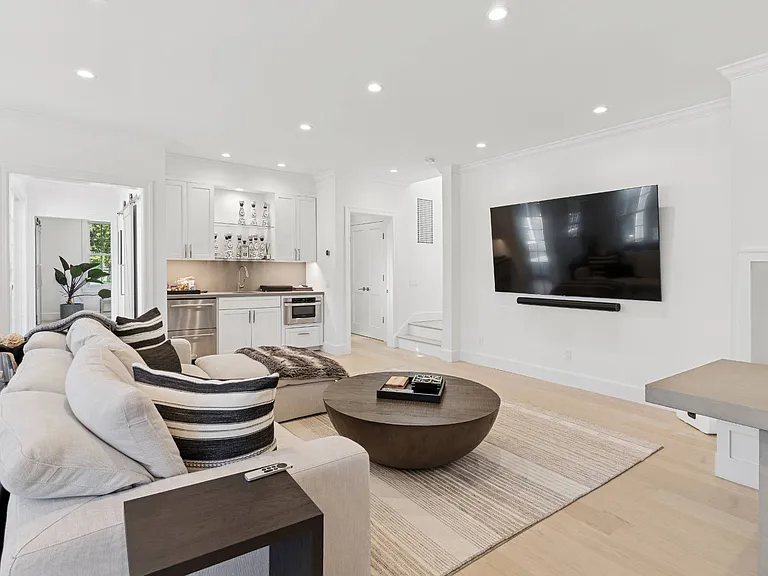 Mecox Bay Ln — Photo 25
