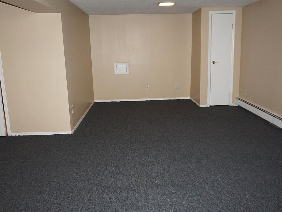 1st image of 72 Bethpage Rd