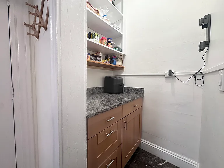 139 Beaconsfield Rd #B1 — Photo 4