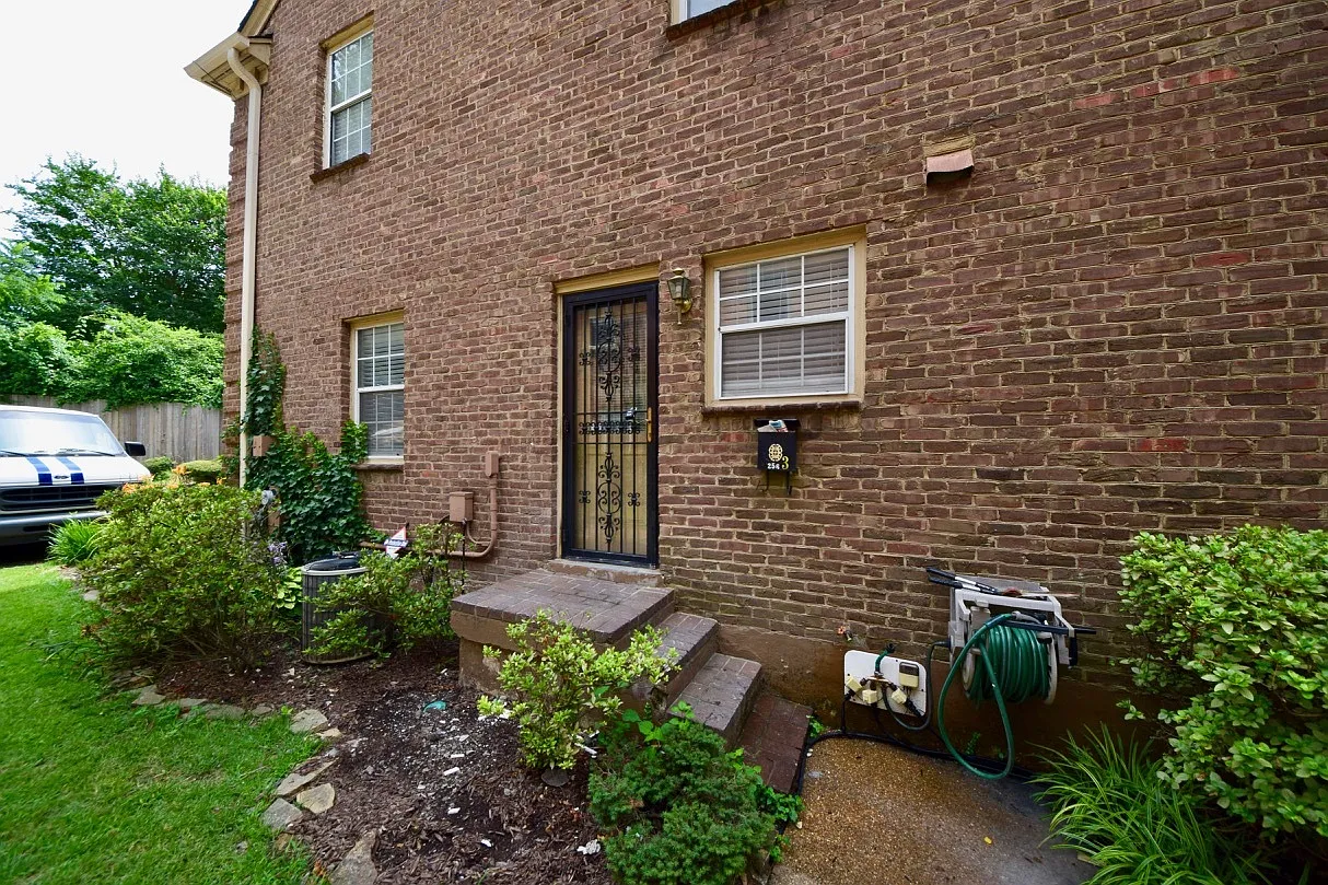 Gated 3 Bedroom, 2 Bathroom Near Chickasaw Gardens — Photo 2