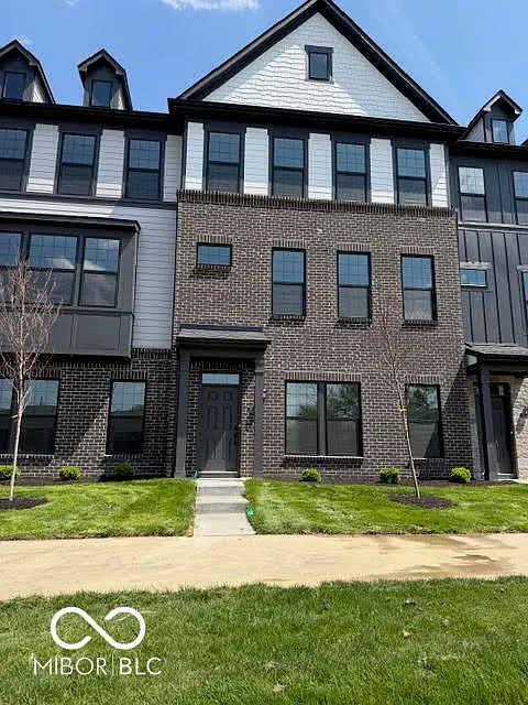 4 bed, 3.5 bath, 2378 sqft, $2,850 — Photo 4