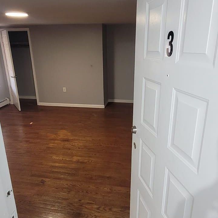 1st image of 160 Washington St #3