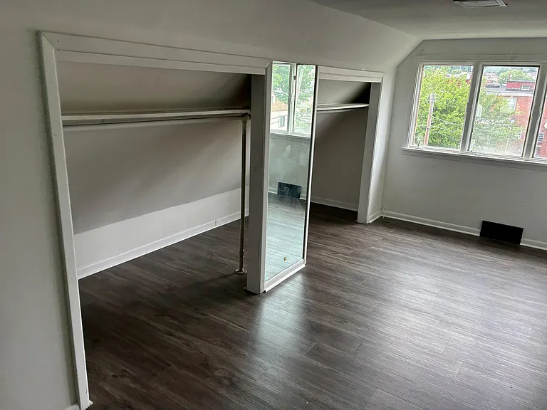 1102 Valley St #B — Photo 10