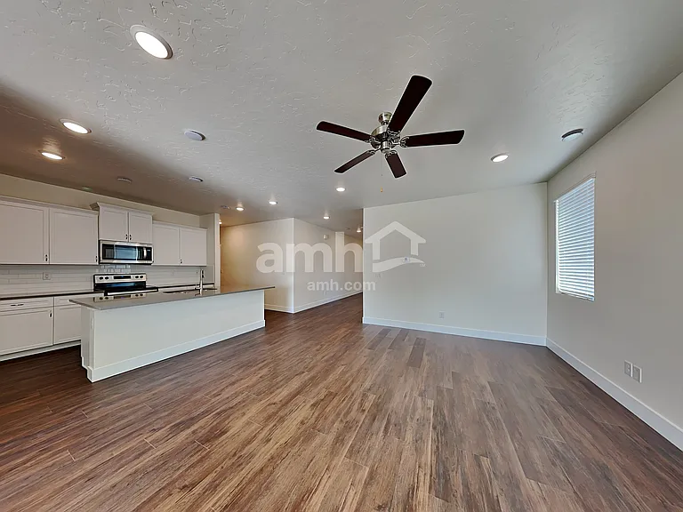 1336 N Alderleaf Ave — Photo 4