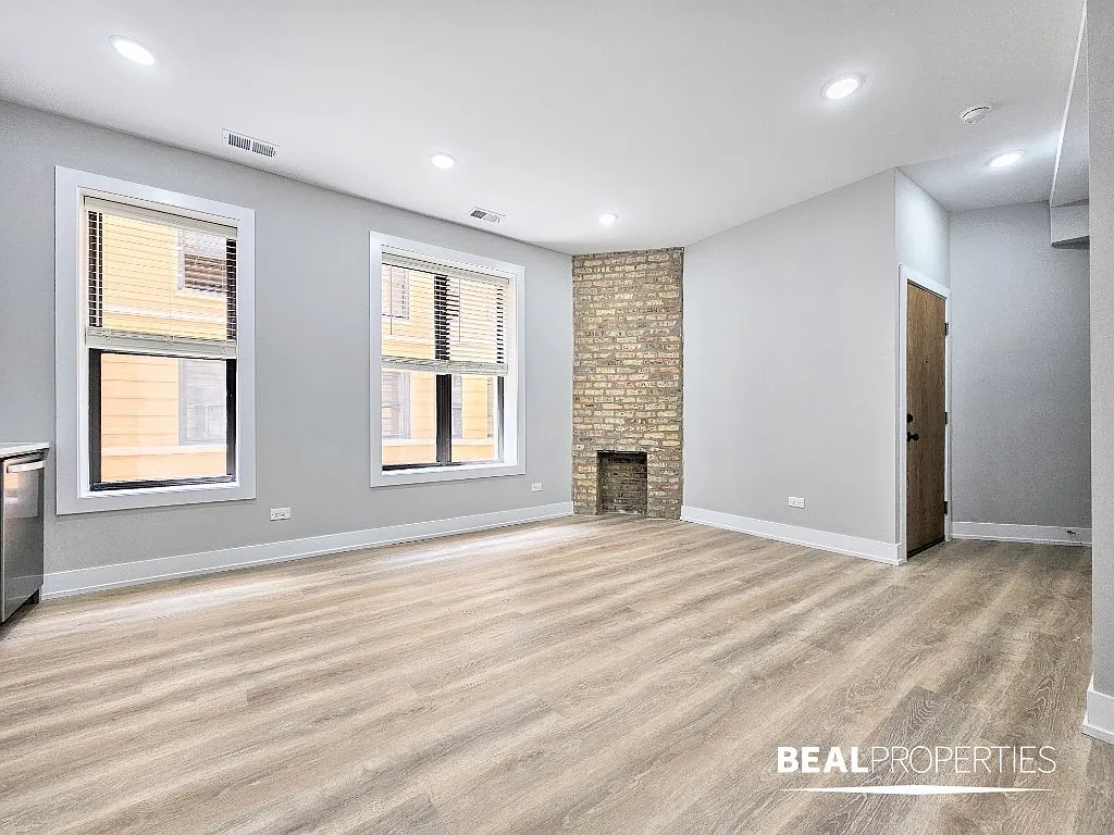 1200 W Wellington Ave — Photo 3