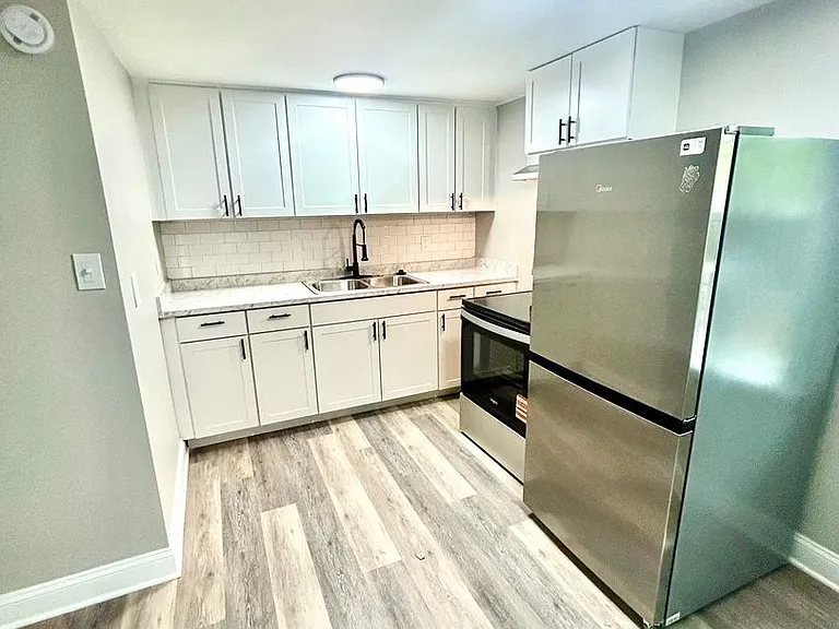 Whitfield Apartments — Photo 11