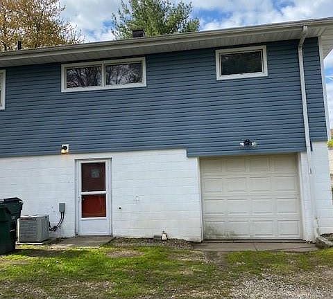 5th image of 1075 Howe Ave
