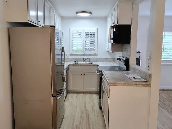 5th image of 1492 Dolphin Dr