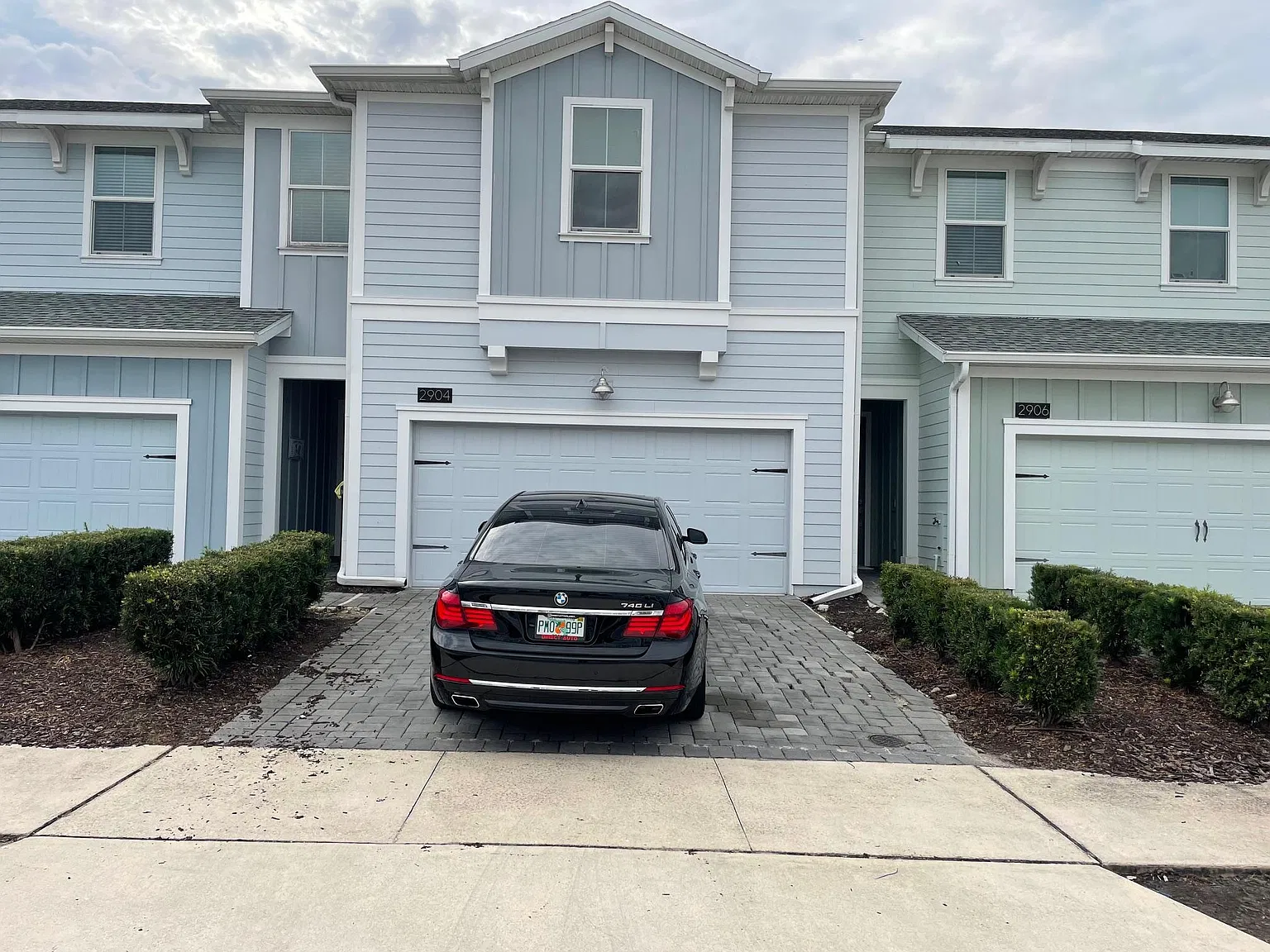 4 bed, 3.5 bath, 2016 sqft, $2,700 — Photo 1