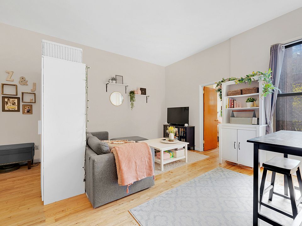 1st image of 318 W 101st St APT 6
