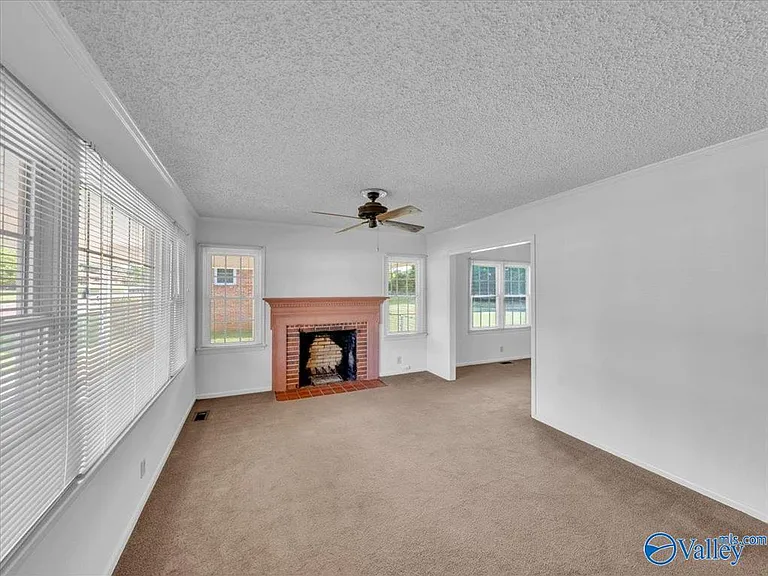 422 Karter St NW — Photo 6