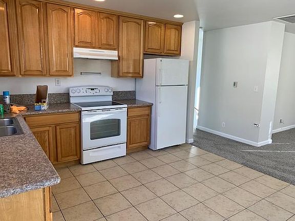 3rd image of 925 W St