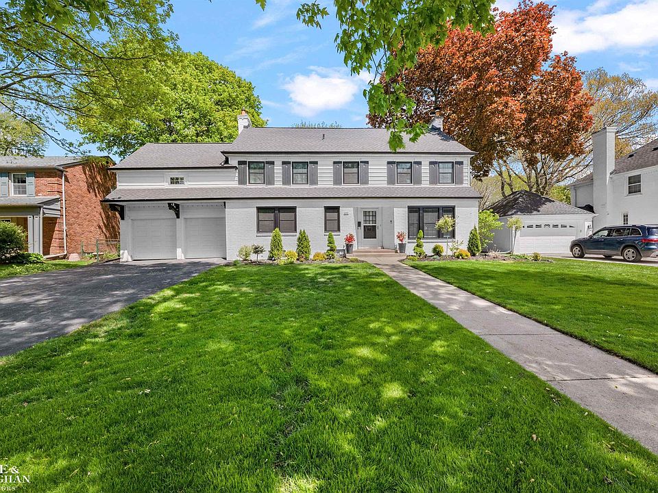 1st image of 652 Pemberton Rd
