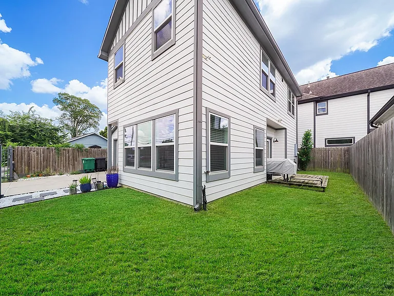 209 Blueberry St — Photo 32