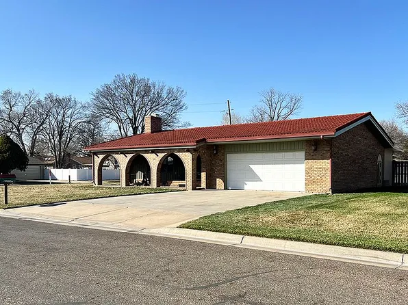 2 Warren Dr, South Hutchinson, KS 67505