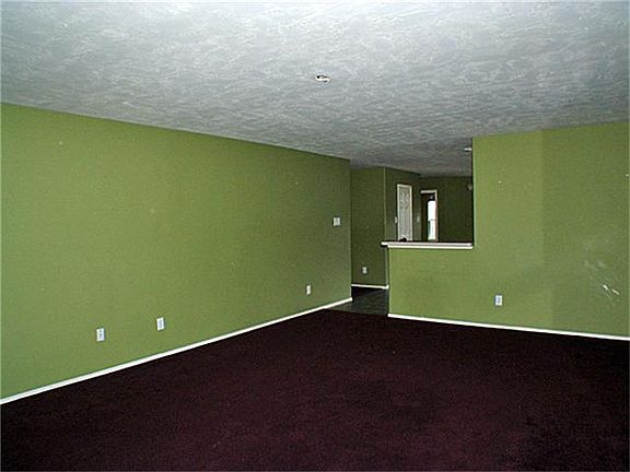 2nd image of 18139 Hanover Glen Ln