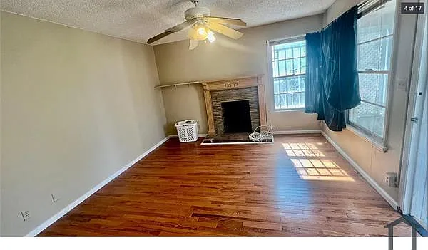 1100 W 39th Pl — Photo 5