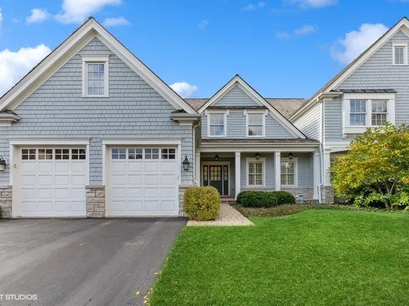 570 Greenway Dr, Lake Forest, IL 60045