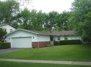 1406 S Circle Dr, Mount Prospect, IL