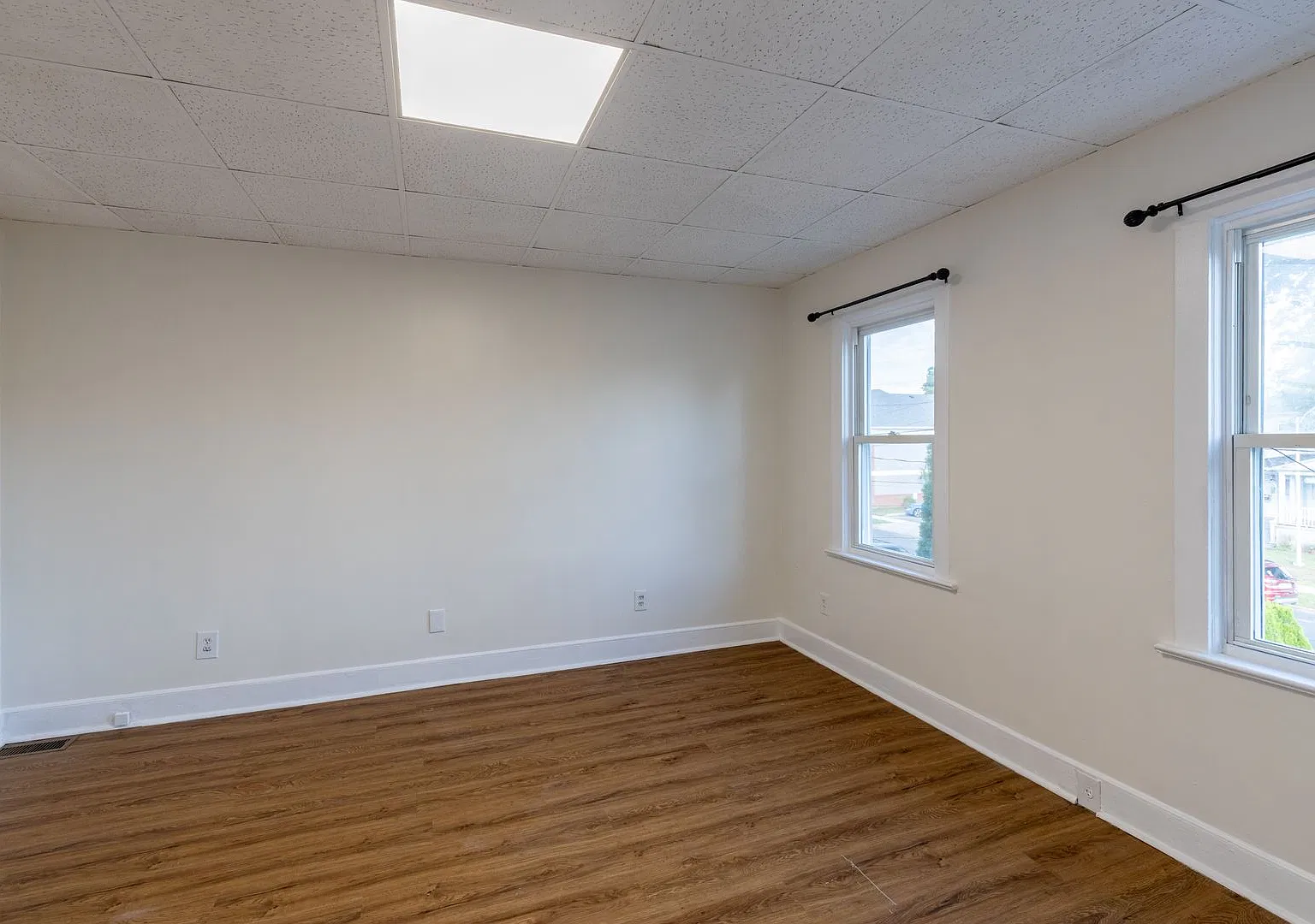 348 Front St — Photo 4