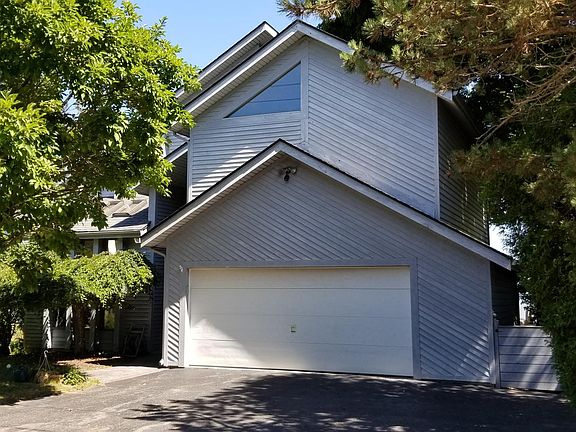 2nd image of 210 Lake Shore Dr