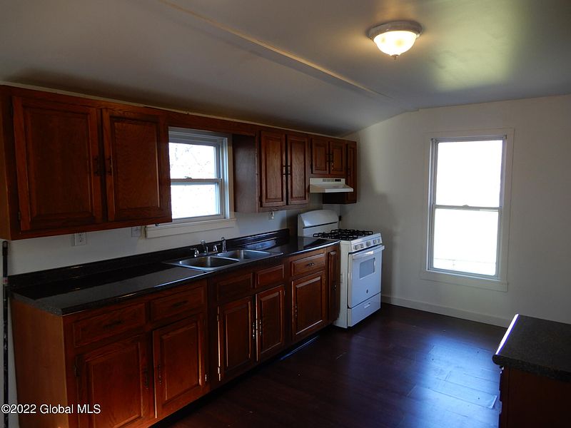 3rd image of 11 Northern Drive