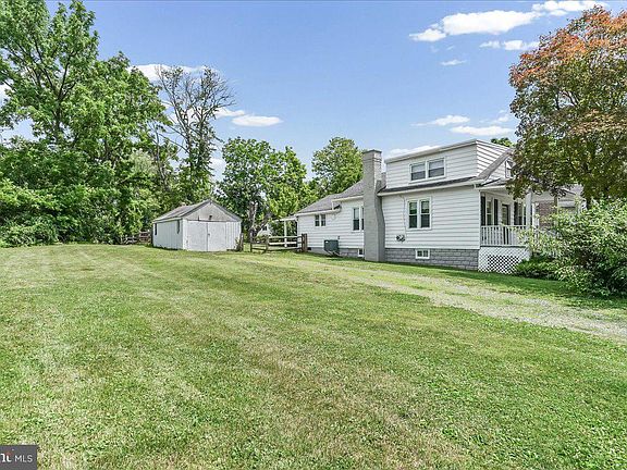 2nd image of 1019 Riverside Dr