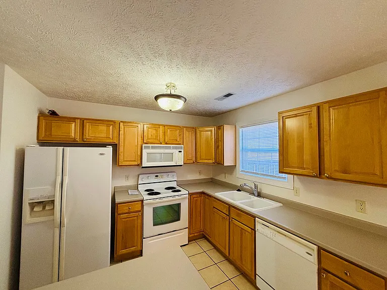 385 Oak Tree Blvd NW — Photo 14