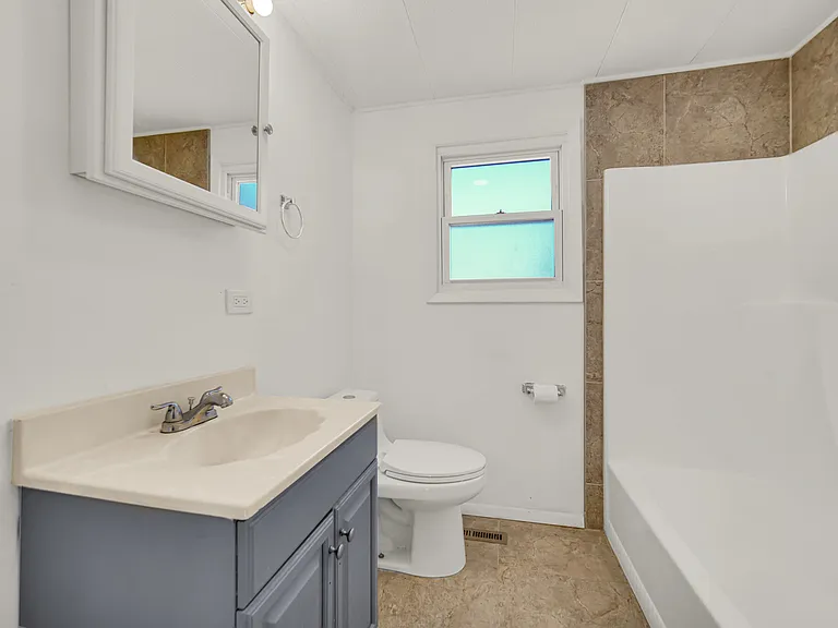 2322 W Loves Ln — Photo 12