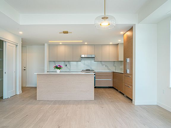 4th image of 10333 River Dr #37