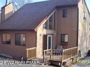 9 Lakeview Rd, Bushkill, PA 18324
