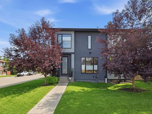 2002 W 31st St SW, Calgary, AB T3E 2N2