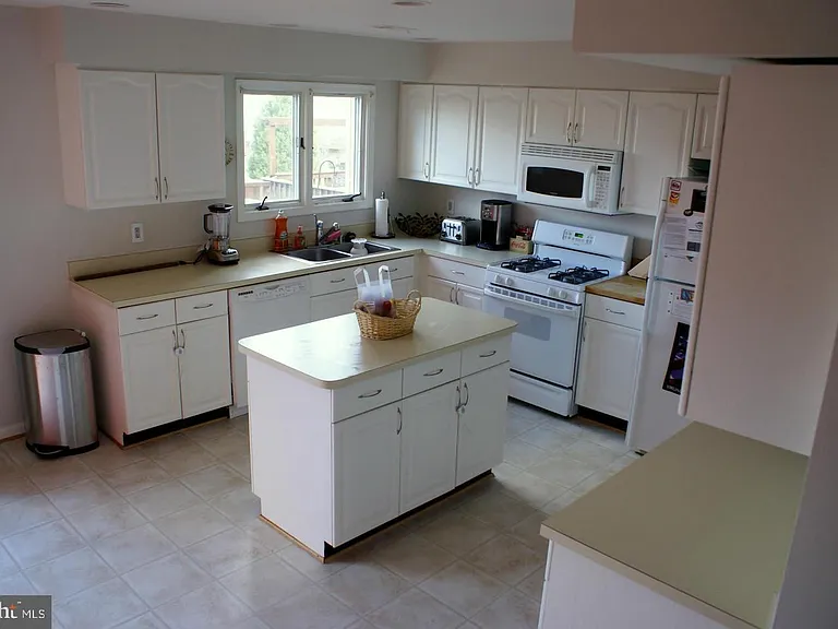 43607 Blacksmith Sq — Photo 2