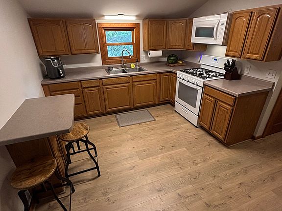 3rd image of 1510 Summit Ave #A