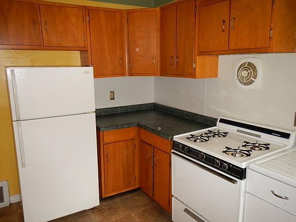 4th image of 482 Central Ave