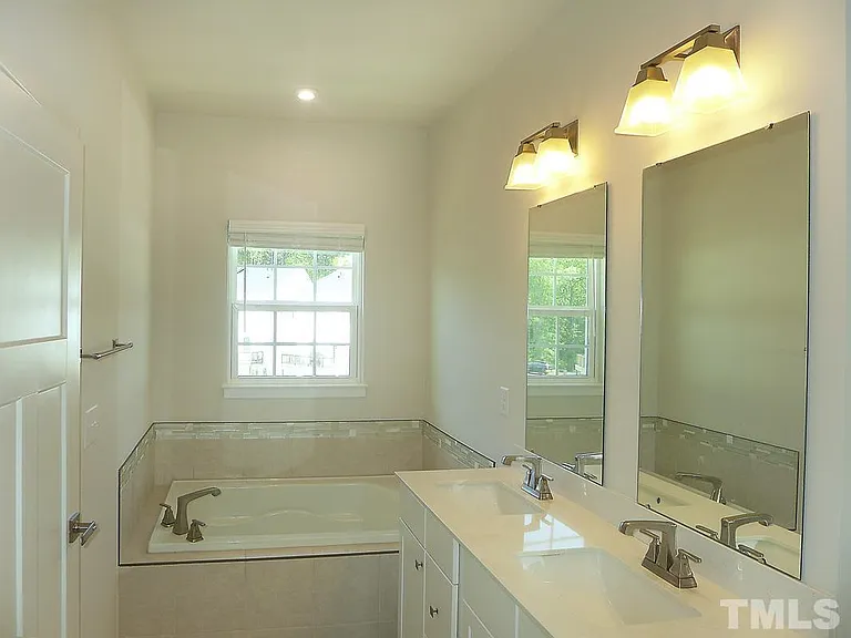 Master suite bathroom