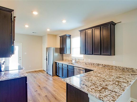 3rd image of 264 Mount Vernon Way