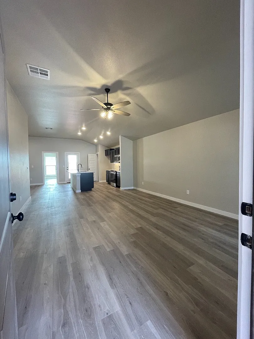 Brand new 3 bd/2 bth home in quiet neighborhood! Turf backyard with plants! All appliances! 10 mi... — Photo 2