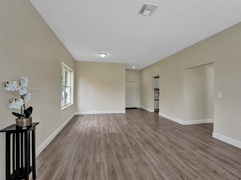 1224 Sussex St — Photo 7