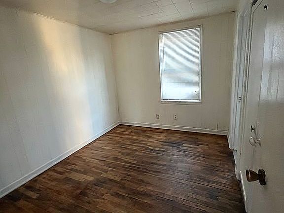 5th image of 4904 Blue Ln