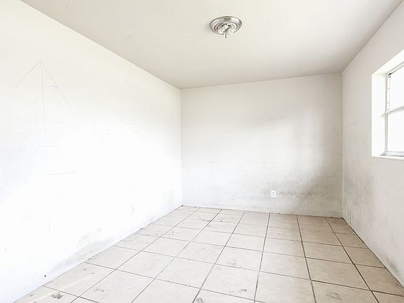 3rd image of 14900 NE 5th Ct