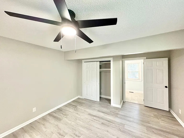 505 Crestwood Dr — Photo 10