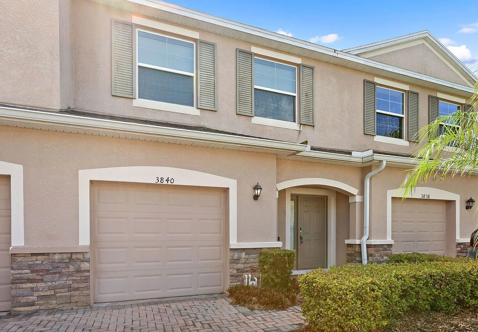 3 bed, 2.5 bath, 1689 sqft, $2,225 — Photo 1