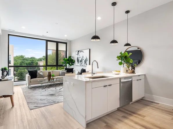 EdgeLux, 5753 N Broadway St #409, Chicago, IL 60660