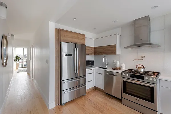 Sold by Nest Seekers International | media 3