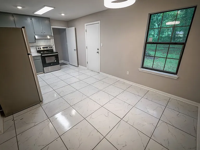 8407 Lenova Ln — Photo 9