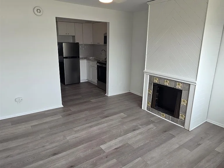 9600 Amherst Ave #5 — Photo 6