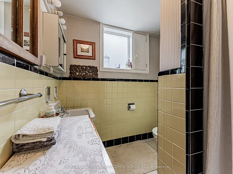 200 Cortleigh Blvd — Photo 19