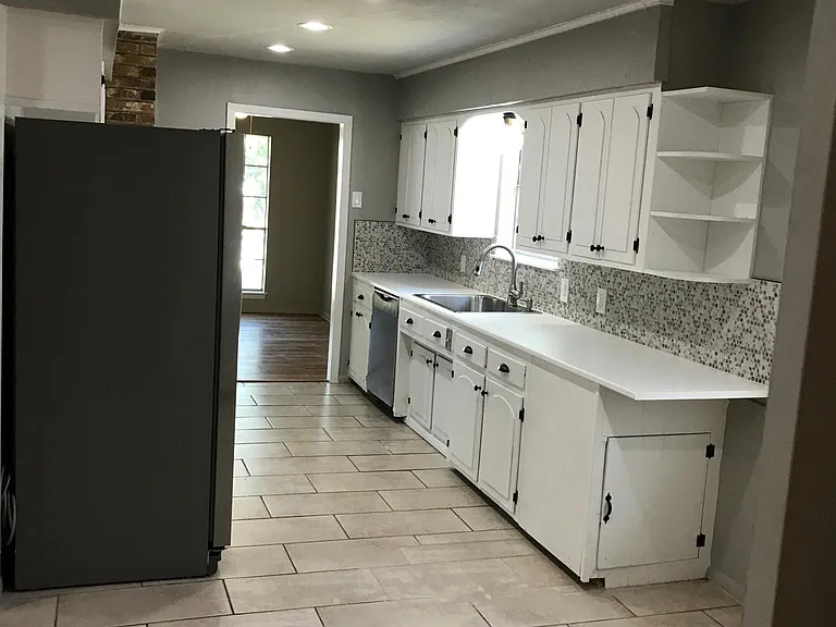 Kitchen with eat in area